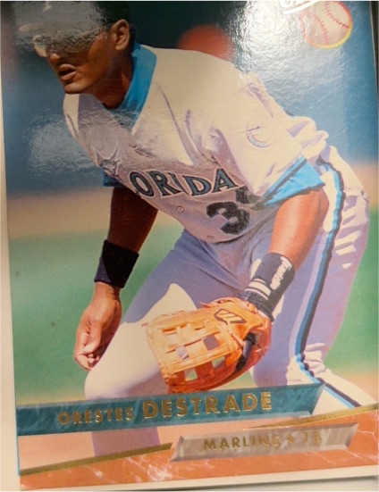 1993 Fleer Ultra #373 Orestes Destrade — front