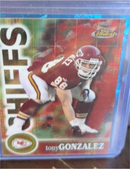2000 Topps Finest #39 Tony Gonzalez — front