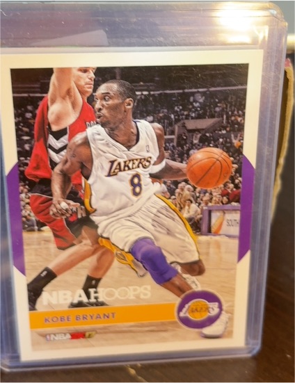 2016-17 Panini NBA Hoops #11 Kobe Bryant — front
