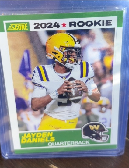 2024 Panini Score #2 Jayden Daniels Rookie — front