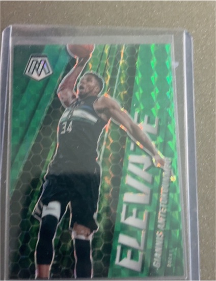 2020-21 Panini Mosaic #2 Giannis Antetokounmpo Elevate Green Mosaic Prizm — front