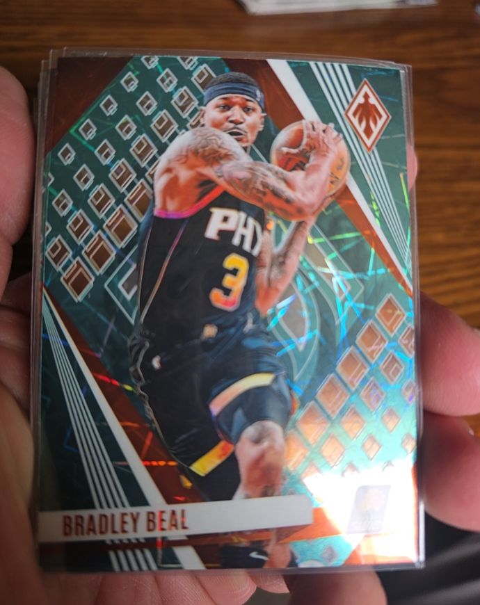 2023-24 Panini Phoenix #106 Bradley Beal Teal Lazer — front