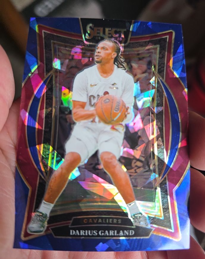 2024-25 Panini Select #39 Darius Garland Cavaliers Blue Cracked Ice — front