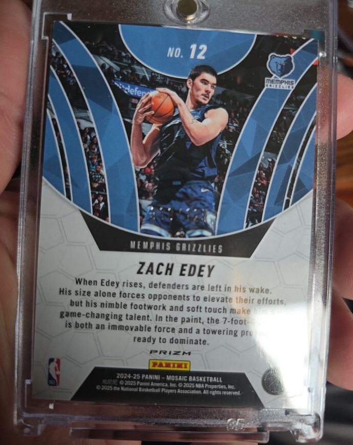 2024-25 Panini Mosaic #12 Zach Edey — front