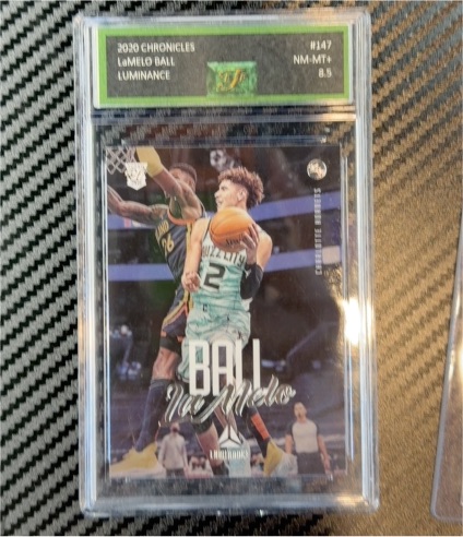2020-21 Panini Chronicles Luminance #147 LaMelo Ball — front