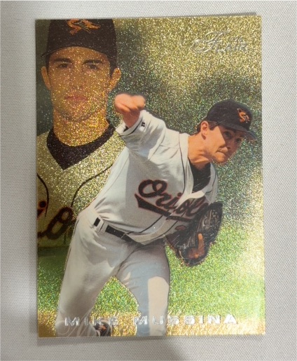 1995 Fleer Flair #6 Mike Mussina — front
