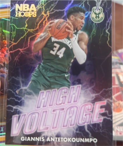 2020-21 Panini NBA Hoops #6 Giannis Antetokounmpo High Voltage — front