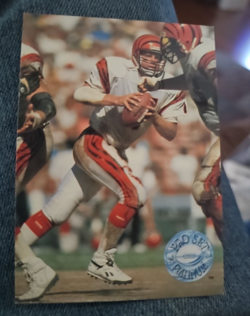 1991 Pro Set Platinum #16 Boomer Esiason — front