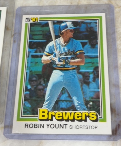 1981 Donruss #323 Robin Yount — front