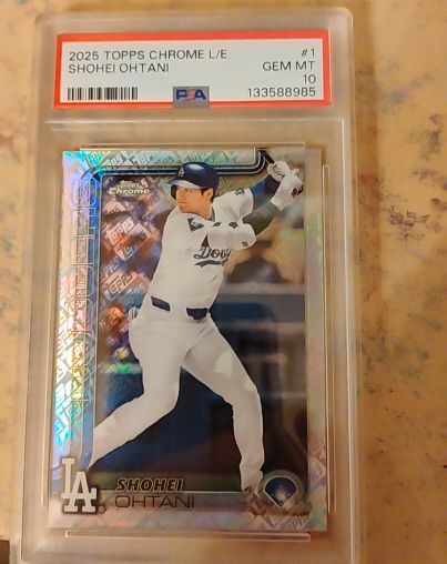 2025 Topps Chrome #1 Shohei Ohtani — front
