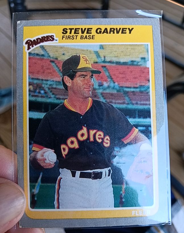 1985 Fleer #32 Steve Garvey — front