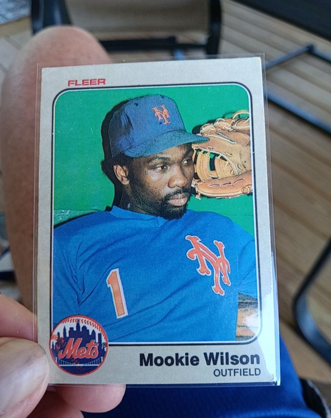 1983 Fleer #560 Mookie Wilson — front