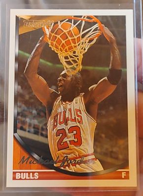 1993-94 Topps #23 Michael Jordan — front