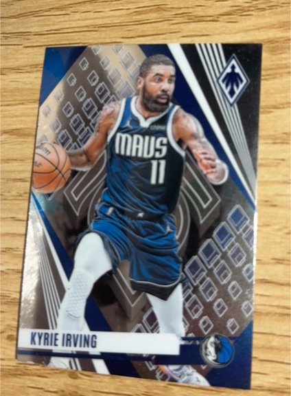 2020 Panini Mosaic #11 Kyrie Irving — front