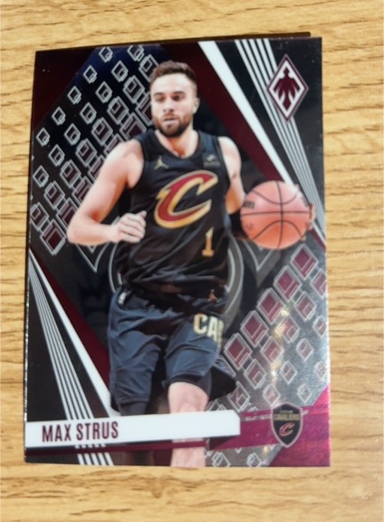 2022 Panini NBA Hoops Premium Stock #1 Max Strus — front