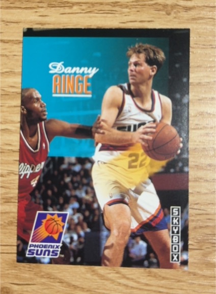 1990 SkyBox #22 Danny Ainge — front