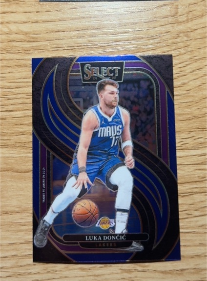 2020 Panini Select #25 Luka Dončić — front