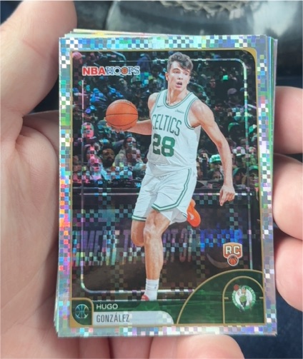 2022 NBA Hoops #28 Hugo Gonzalez — front