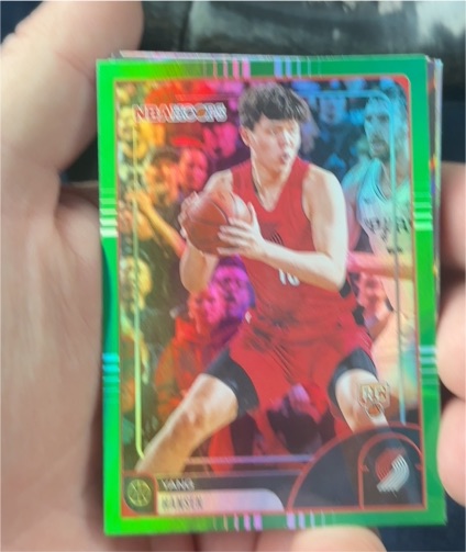 2021 Panini NBA Hoops #163 Yanni Wetzell Green Mojo Prizm — front
