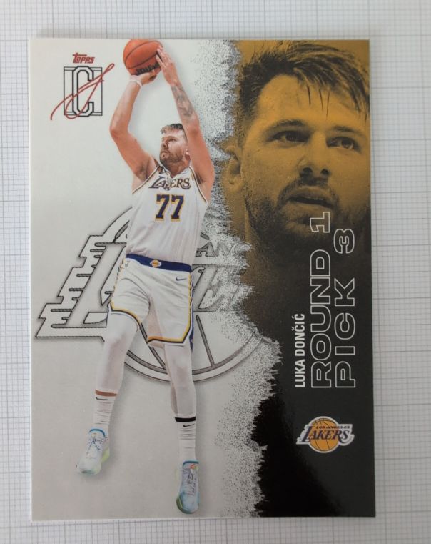 2021 Topps Luka Dončić Round 1 Pick 3 — front