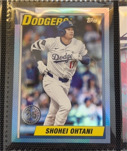 2021 Topps #17 Shohei Ohtani — front