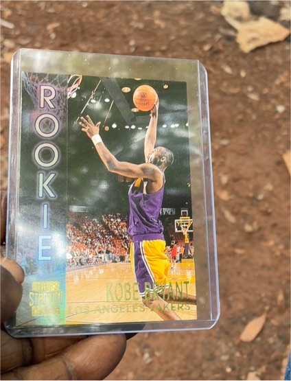 1996 SkyBox #1 Kobe Bryant Rookie — front