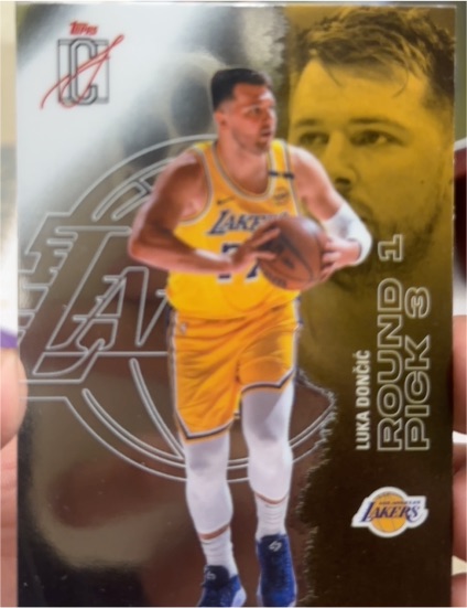 2022 Topps Luka Doncic Round Pick 3 Los Angeles Lakers — front