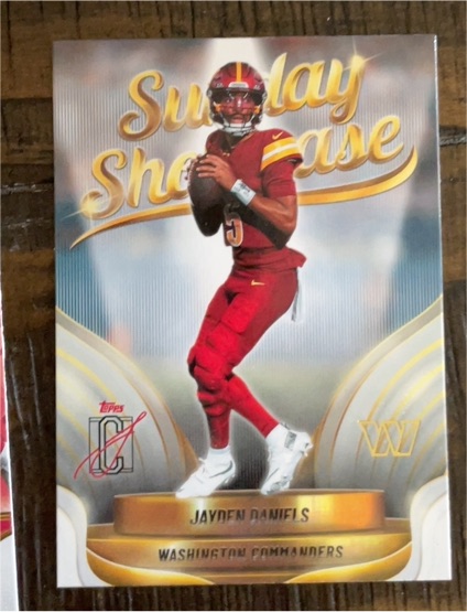 2023 Topps Sunday Showcase Jayden Daniels — front