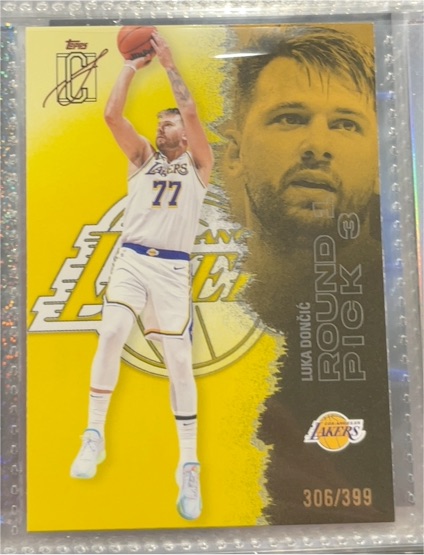 2022 Topps Luka Doncic #306 Los Angeles Lakers — front