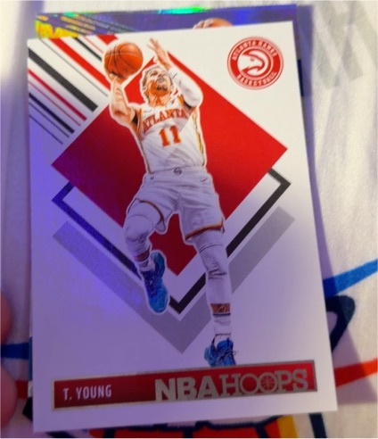 2020 Panini NBA Hoops #11 Trae Young — front