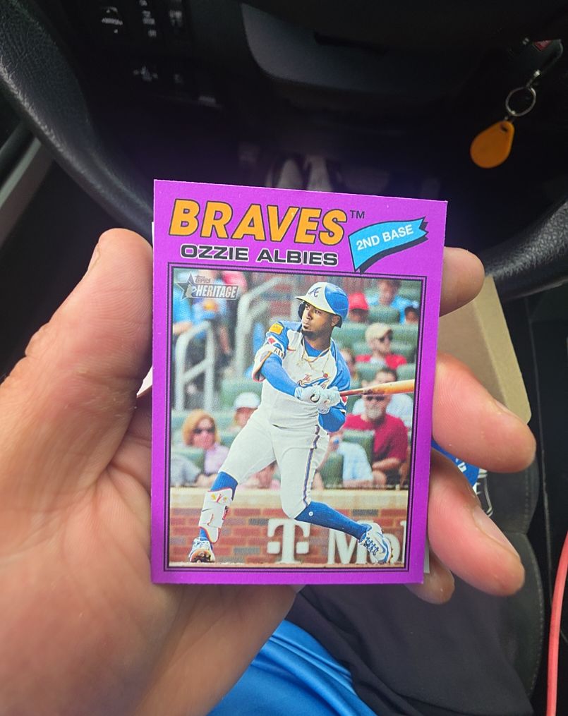 2023 Topps Heritage #2 Ozzie Albies — front