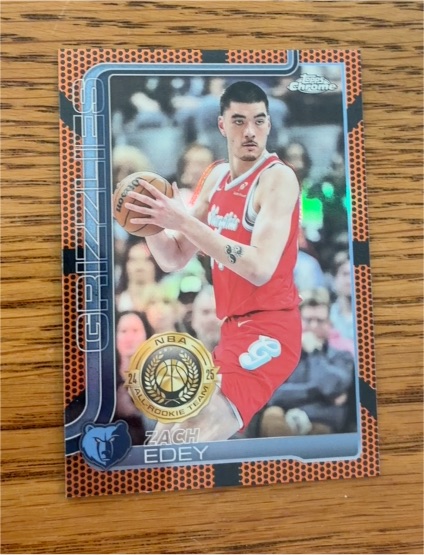 2023 Topps Chrome #24 Zach Edey — front