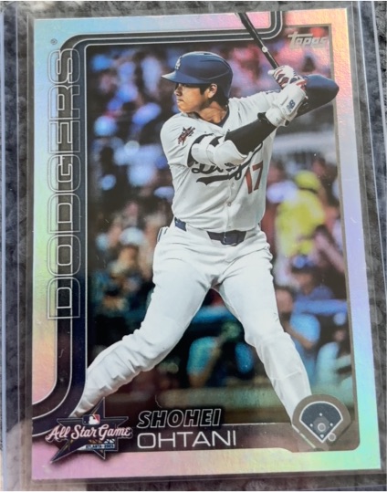 2023 Topps #17 Shohei Ohtani — front