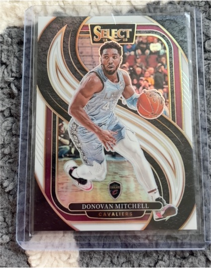 2022 Panini Select #25 Donovan Mitchell — front