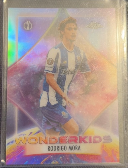 2022 Topps Chrome Wonderkids Rodrigo Mora — front
