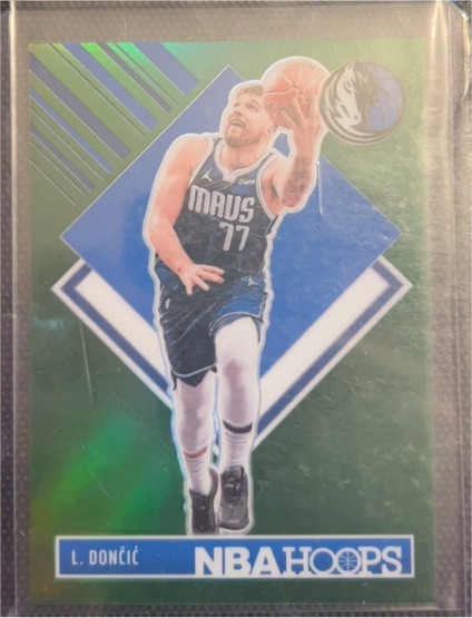 2020 NBA Hoops #77 Luka Dončić — front