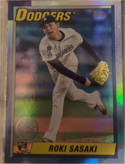 2023 Topps #11 Roki Sasaki — front