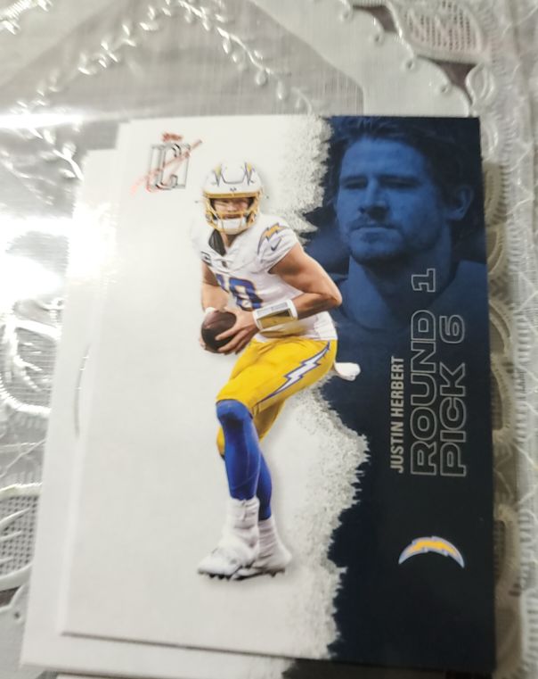 2020 Panini Justin Herbert Round 1 Pick 6 — front