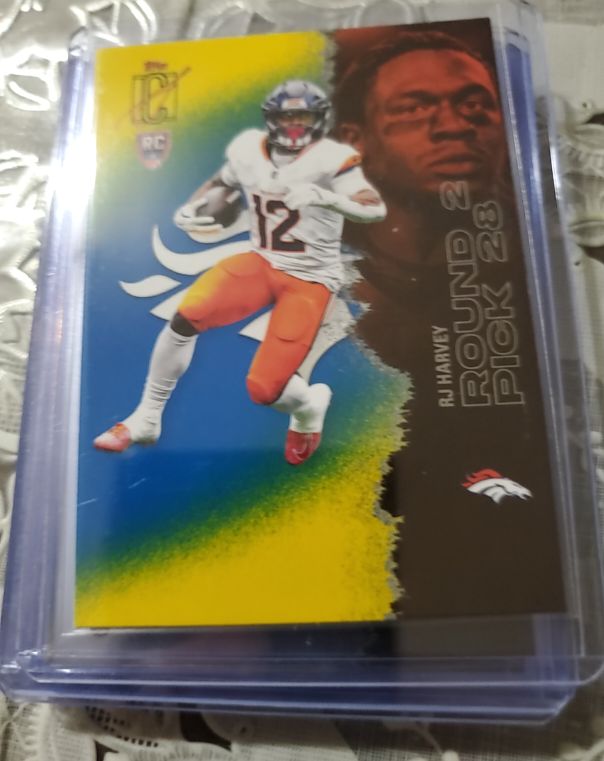 2022 Topps #28 R. J. Harvey — front