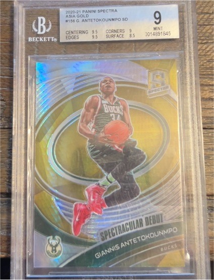 2020-21 Panini Spectra #156 Giannis Antetokounmpo SD Asia Gold — front
