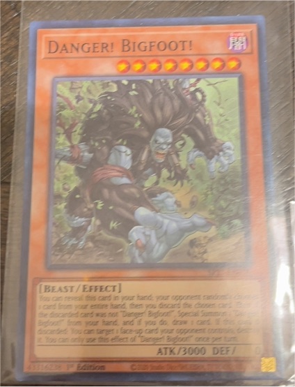 Danger! Bigfoot! (2018) Yu-Gi-Oh! DOCS-EN027 — front