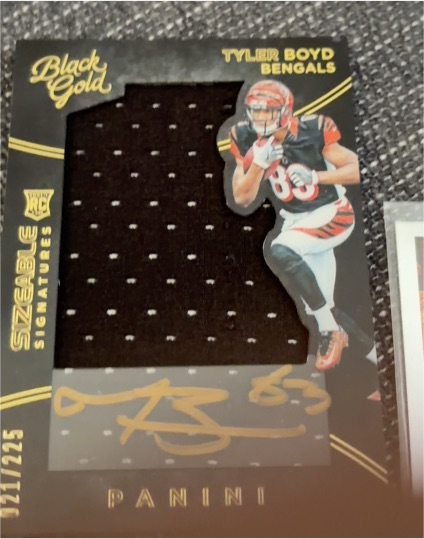 2017 Panini Black Gold Sizable Signatures #SZ-TSB Tyler Boyd — front