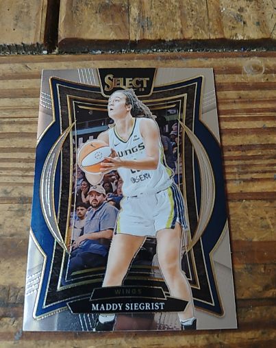 2021 Panini Select #18 Maddy Siegrist — front