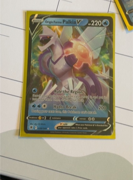 2021 Pokémon Sword & Shield Chilling Reign #038 Origin Forme Palkia V — front