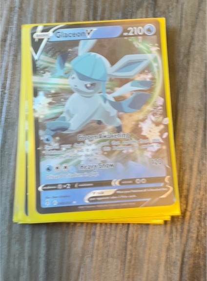 2021 Pokémon #25 Glaceon V — front