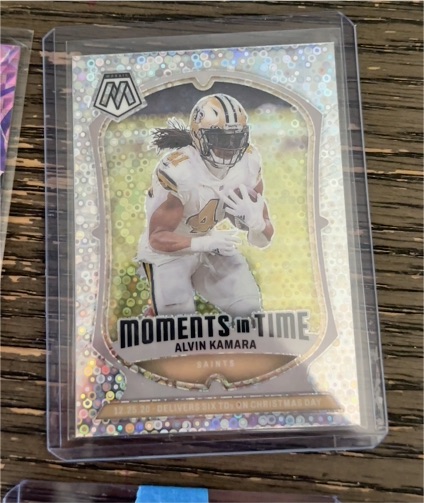 2020 Panini Mosaic Moments in Time #MOM-1 Alvin Kamara — front