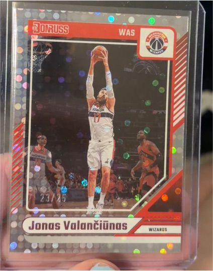 2022 Donruss #23 Jonas Valančiūnas — front