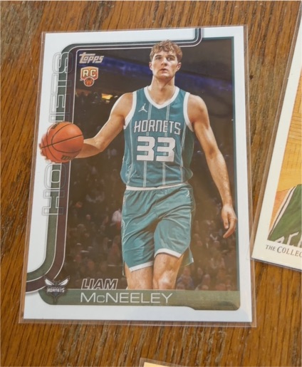 2022 Topps #33 Liam McNeeley — front