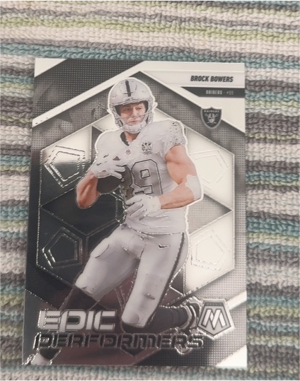 2022 Panini Mosaic Epic Performers #EP-19 Brock Bowers — front