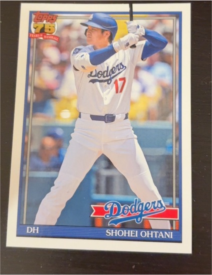 2023 Topps #17 Shohei Ohtani — front